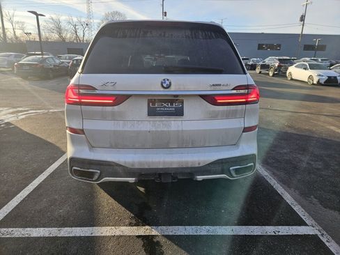 Used 2022 BMW X7 xDrive40i w/ M Sport Package image 9