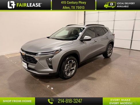 Used 2025 Chevrolet Trax LT FWD image 1