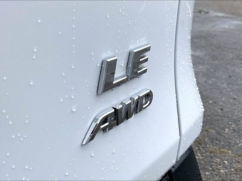 Used 2025 Toyota RAV4 LE AWD/4WD image 8