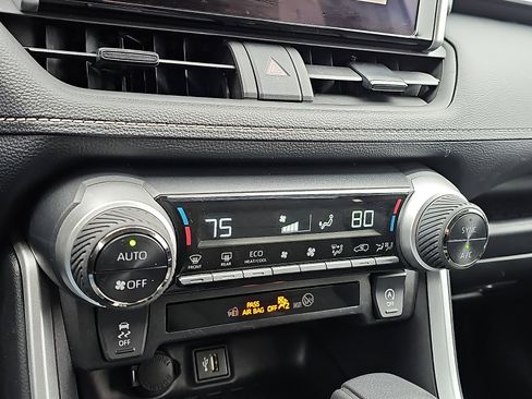 Used 2024 Toyota RAV4 XLE image 16