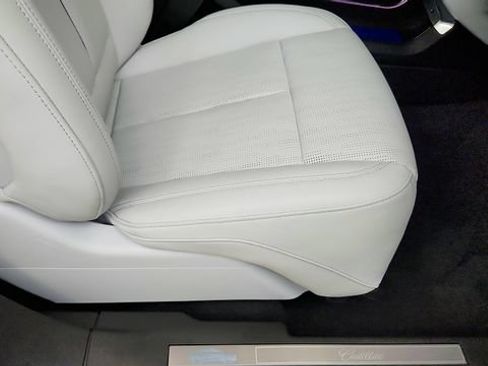 Used 2024 Cadillac Lyriq Luxury AWD/4WD image 39
