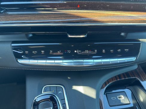 Used 2023 Cadillac Escalade ESV Premium Luxury image 30