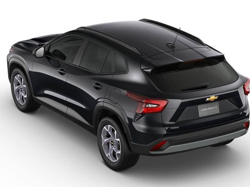 New 2026 Chevrolet Trax LT w/ LT Convenience Package FWD image 2