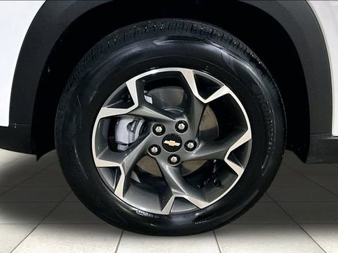 Certified 2024 Chevrolet Trax LT w/ Driver Confidence Package FWD image 9