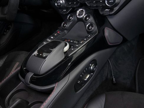 Used 2022 Aston Martin V8 Vantage Coupe image 48