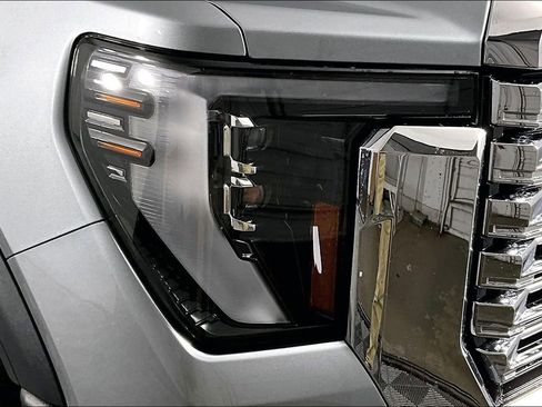 Used 2024 GMC Sierra 2500 Denali w/ Denali Reserve Package AWD/4WD image 30