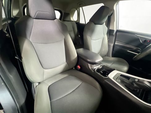 Used 2022 Toyota RAV4 LE FWD image 30