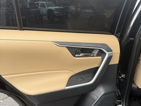 Used 2023 Toyota RAV4 XLE Premium image 35