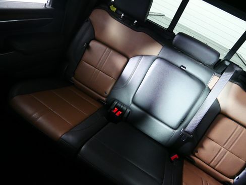 Used 2024 Chevrolet Silverado 2500 High Country w/ High Country Premium Package AWD/4WD image 12
