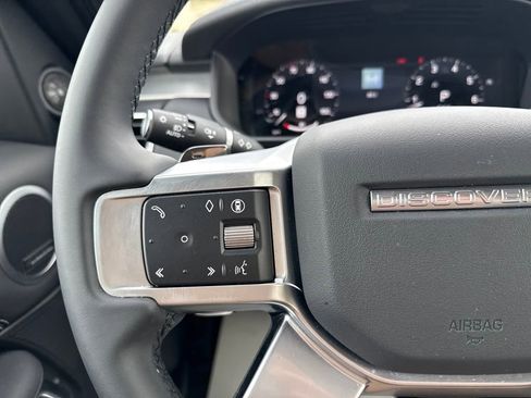 New 2024 Land Rover Discovery Dynamic SE image 20