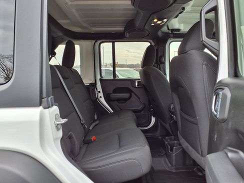 Used 2022 Jeep Wrangler Willys image 24