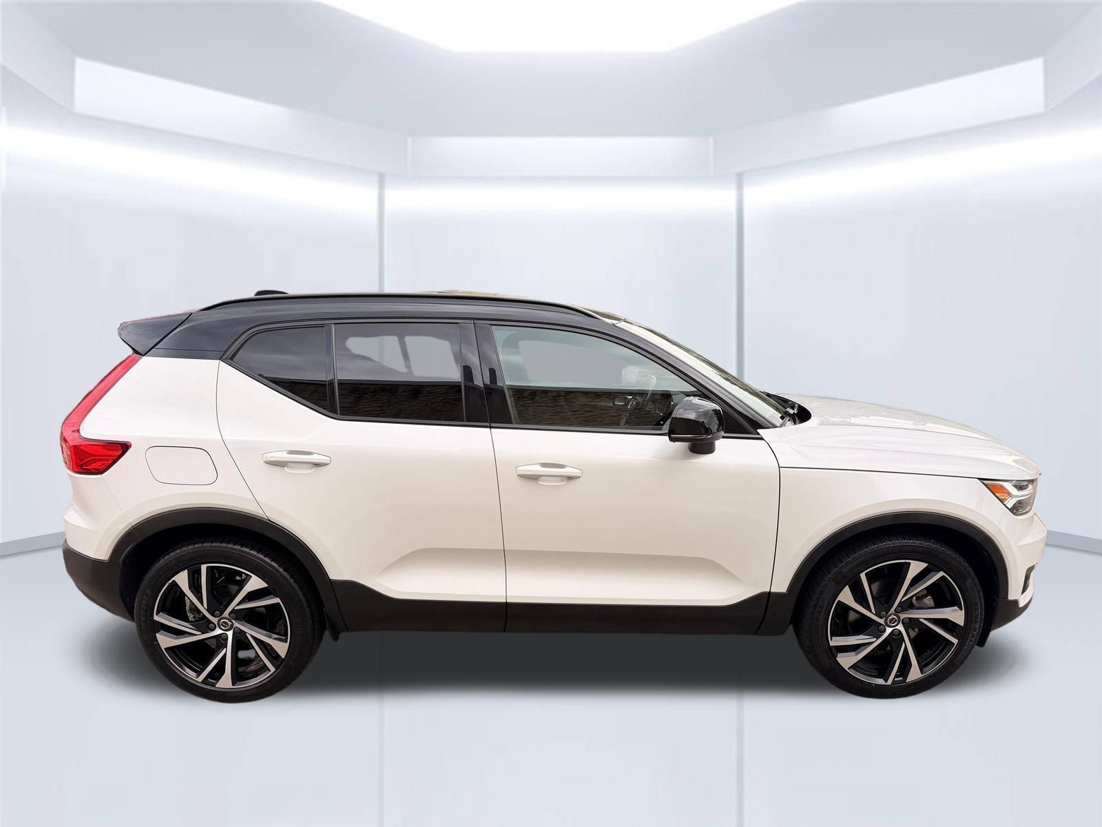 Used 2021 Volvo XC40 T5 R-Design w/ Climate Package AWD/4WD image 4
