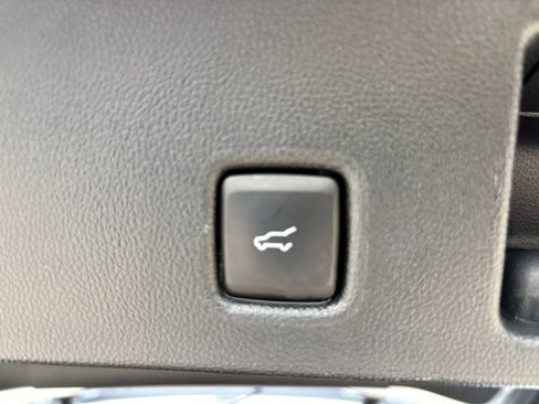 Used 2022 Ford Escape SEL image 28