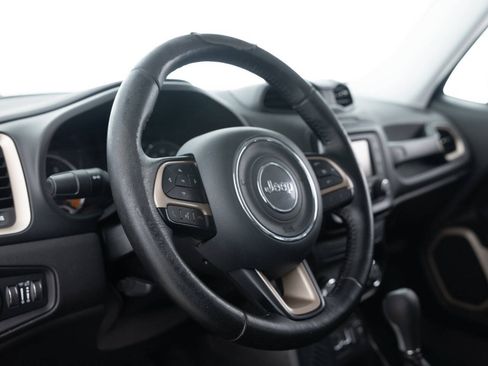Used 2016 Jeep Renegade Latitude FWD image 23