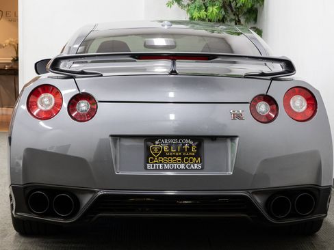 Used 2013 Nissan GT-R Premium image 4