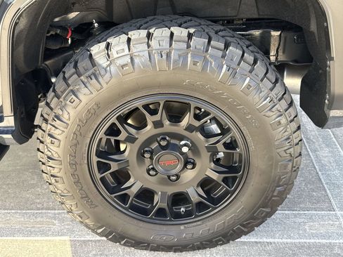 Used 2025 Toyota 4Runner TRD Off-Road Premium AWD/4WD image 18