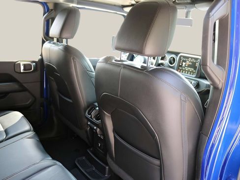 Used 2018 Jeep Wrangler Unlimited Sahara AWD/4WD image 20