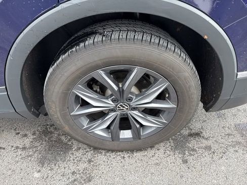 Used 2023 Volkswagen Tiguan SE w/ Panoramic Sunroof Package image 35