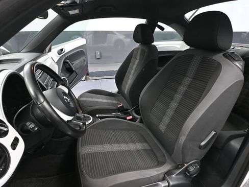 Used 2012 Volkswagen Beetle 2.0T FWD image 21