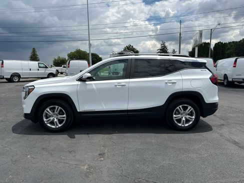 Certified 2024 GMC Terrain SLE w/ Driver Convenience Package FWD image 2