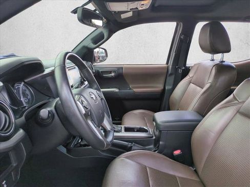 Used 2016 Toyota Tacoma Limited w/ Towing Package AWD/4WD image 17