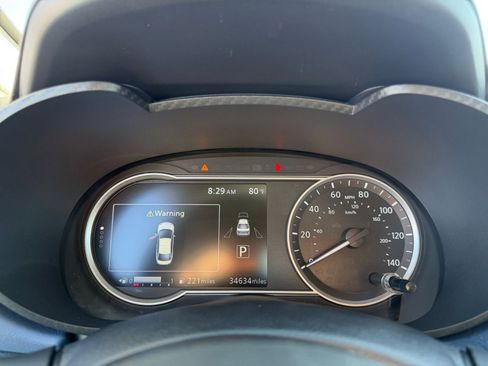 Used 2025 Nissan Versa SV image 38