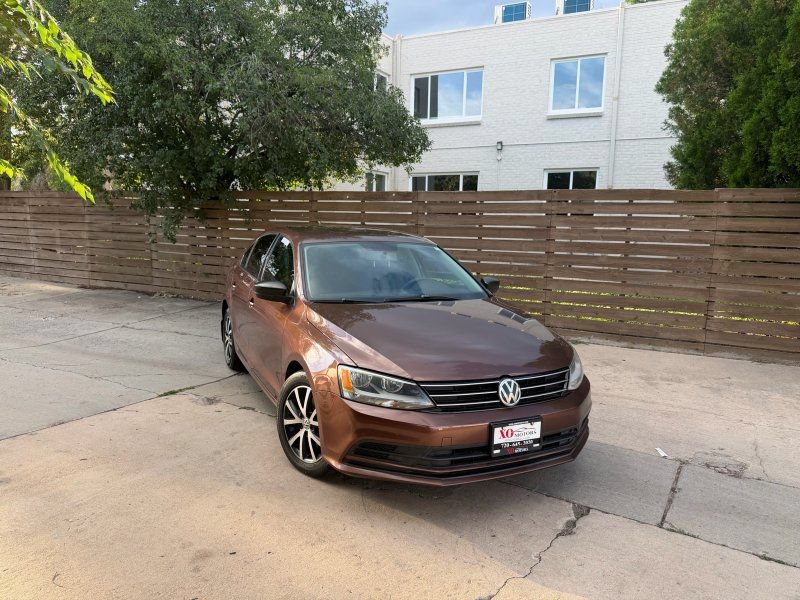 Used 2016 Volkswagen Jetta SE FWD image 1