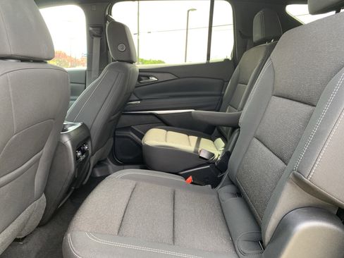 Used 2024 Chevrolet Traverse LT image 32