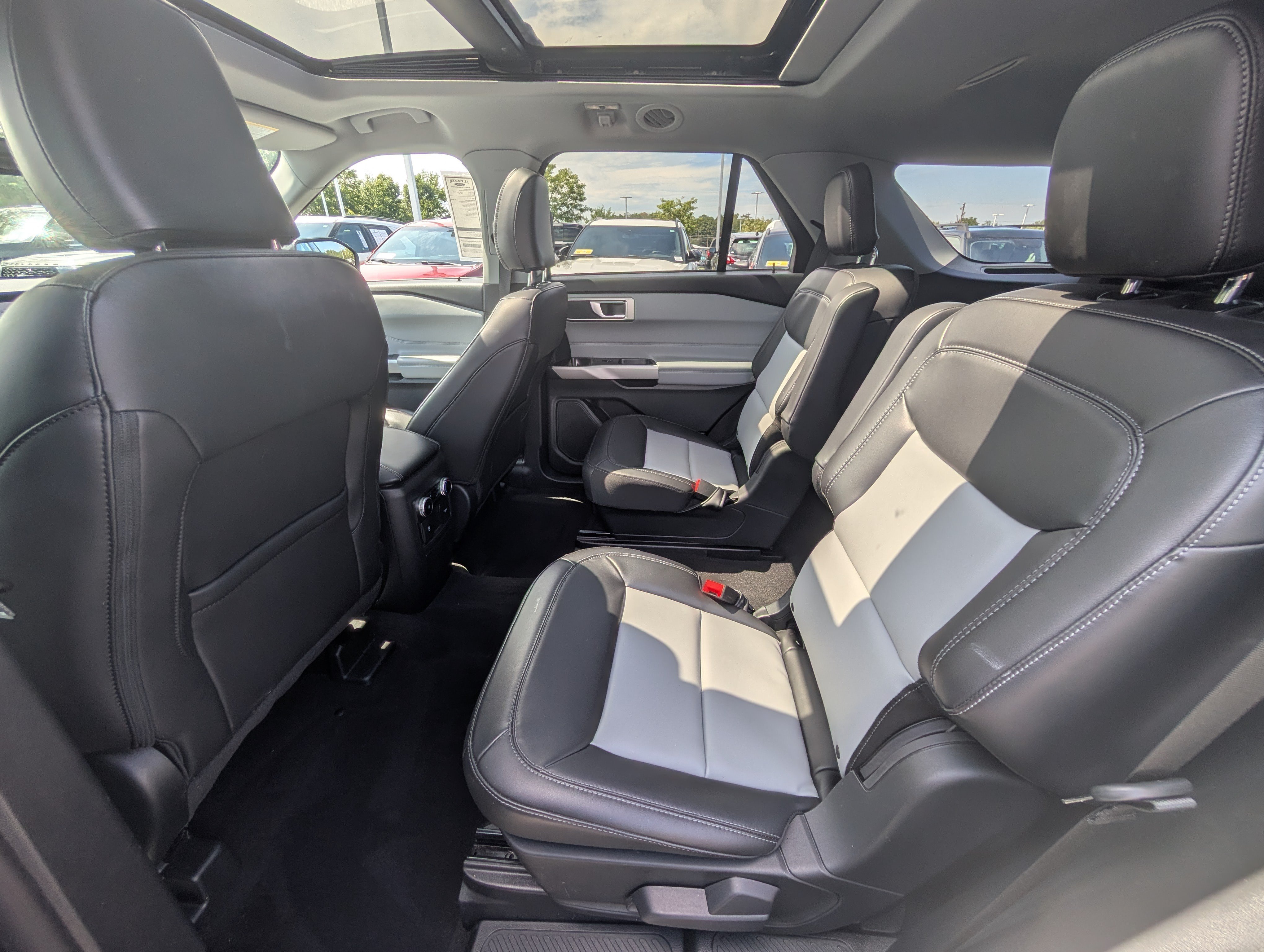 Certified 2024 Ford Explorer XLT w/ Equipment Group 202A AWD/4WD image 19