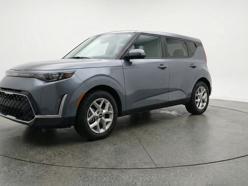 Used 2025 Kia Soul LX w/ LX Technology Package FWD image 3