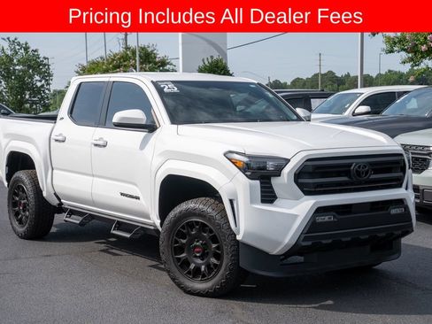 Used 2025 Toyota Tacoma SR5 AWD/4WD image 1