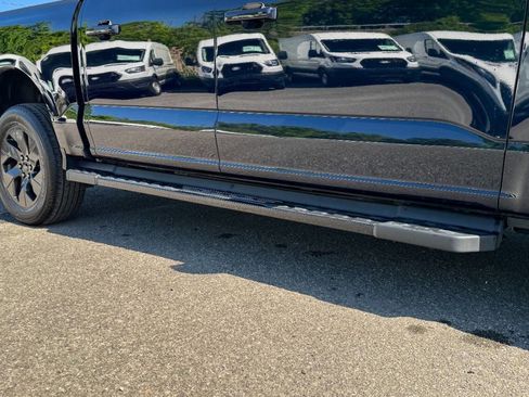Used 2022 Ford F150 Lightning Lariat AWD/4WD image 10