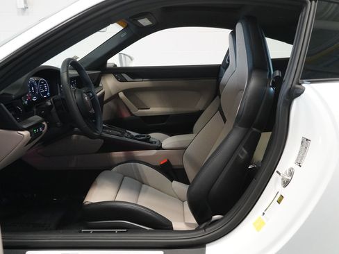 Used 2025 Porsche 911 Carrera image 13