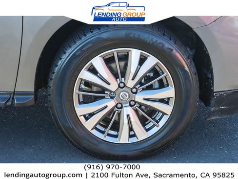 Used 2019 Nissan Pathfinder SV image 9