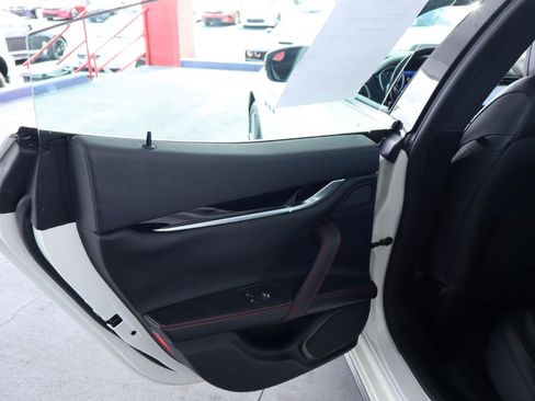 Used 2017 Maserati Ghibli S image 31