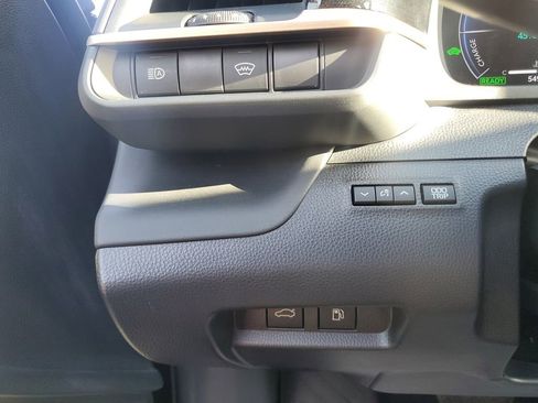 Used 2023 Toyota Crown Limited image 25