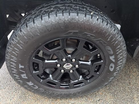 Used 2018 Nissan Titan SV w/ SV Convenience Package image 13