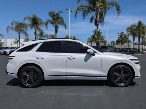 Used 2022 Genesis GV70 2.5T w/ Sport Prestige Package AWD/4WD image 11