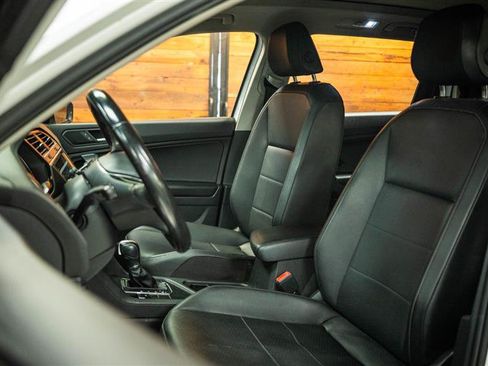 Used 2019 Volkswagen Tiguan SE FWD image 9