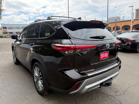 Used 2021 Toyota Highlander Platinum AWD/4WD image 6