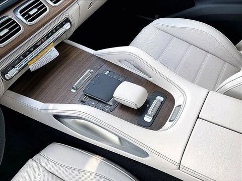 New 2026 Mercedes-Benz GLS 580 4MATIC image 10