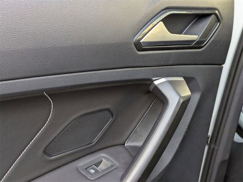 Used 2024 Volkswagen Tiguan SE image 26