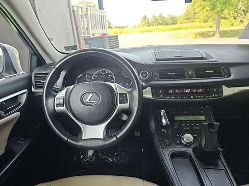 Used 2012 Lexus CT 200h Premium FWD image 17