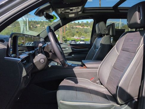 Used 2021 Cadillac Escalade Premium Luxury w/ Driver Assist Tech Package AWD/4WD image 12