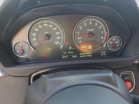 Used 2020 BMW M4 Convertible w/ Competition Package RWD image 9