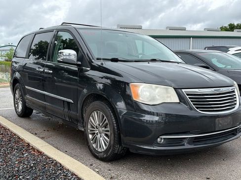 Used 2014 Chrysler Town & Country Touring-L w/ Driver Convenience Group FWD image 3