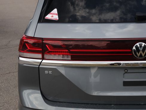 Used 2024 Volkswagen Atlas SE FWD image 17