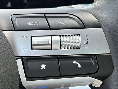 Certified 2025 Hyundai Tucson Limited FWD image 22