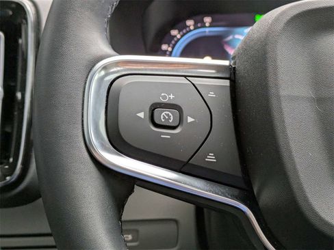 Certified 2023 Volvo XC40 B5 Plus w/ Protection Package Premier image 28