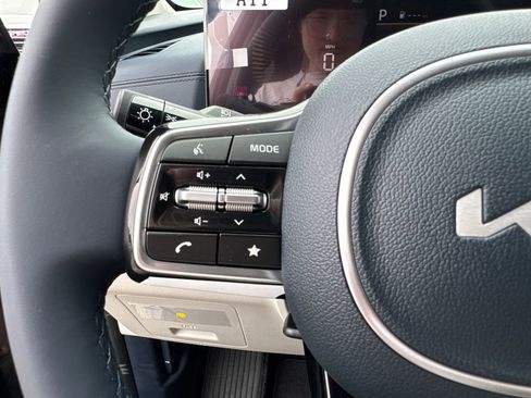 Certified 2025 Kia Carnival EX FWD image 22